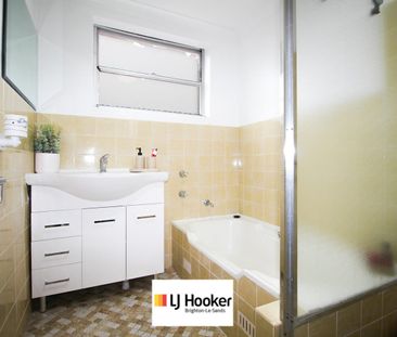 SPACIOUS APARTMENT IN HIGH RISE BUILDING. MOMENTS TO BEACH & SHOPS. - Photo 6