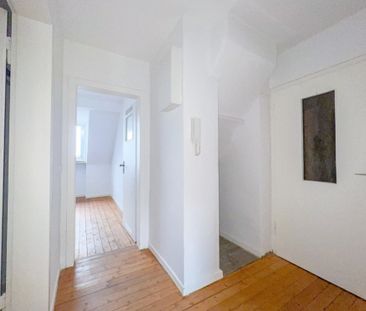 Schöne ca. 57m² 2-Zimmer-Dachgeschoss-Wohnung mit Blick über die Ha... - Foto 3