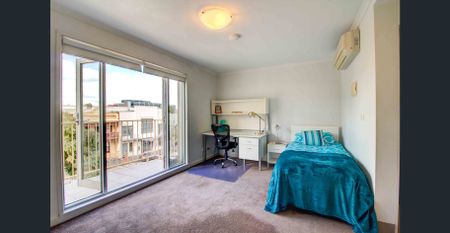 " NELSON COLLEGE APARTMENTS " Large apartment with Balcony - Photo 4