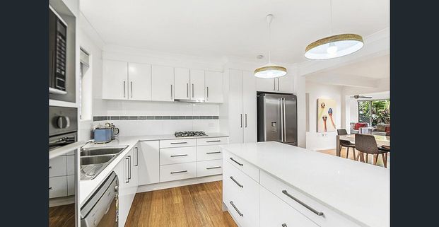 Sorrento - 3 Bedrooms + Study or 4th Bedroom Unfurnished Family Home with a Pool! - Photo 1