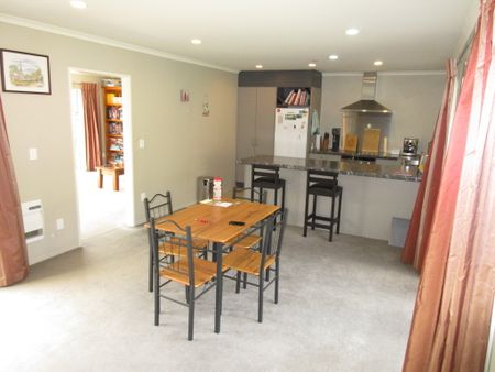 52 Evergreen Crescent, Upper Hutt Wellington 5018 - Photo 2