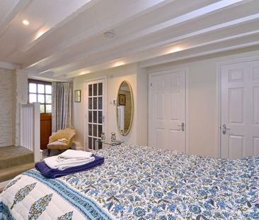 1 bedroom character property to rent - Photo 2