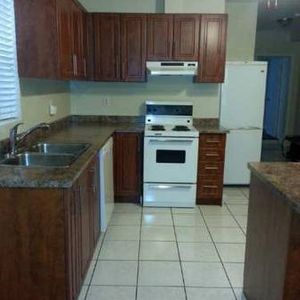 main level etobicoke gem 1 bed parking and laundry onsite - Photo 2