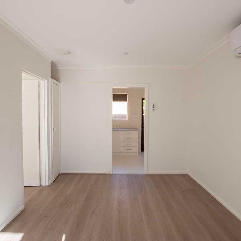 Modern One-Bedroom Unit in the Heart of Brunswick. - Photo 1