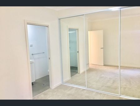 Two Bedroom Apartment in the Centre of Rosehill - Photo 2