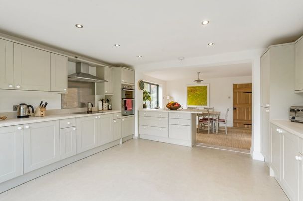 4 bedroom detached house to rent - Photo 1