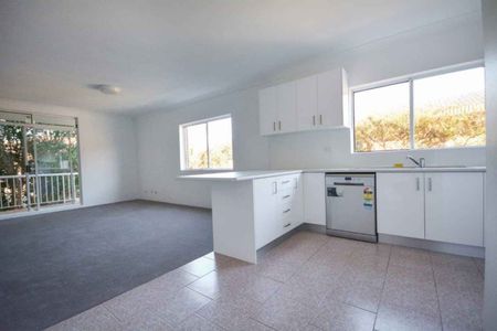 ULTRA SPACIOUS & PRIVATE APARTMENT IN FANTASTIC LOCATION - Photo 5