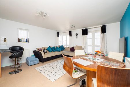 2 bedroom apartment to rent - Photo 4