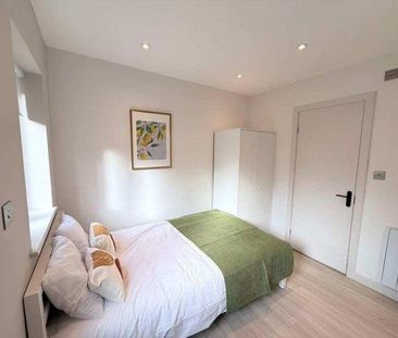 4 bedroom flat to rent - Photo 4