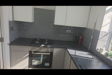 2 Bed Flat, Warwick Lodge, NW2 - Photo 2