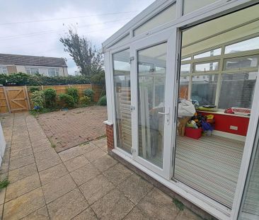 3 bedroom end of terrace house to rent - Photo 1