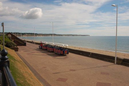 2 bed apartment to rent in St. Annes Road, Bridlington, YO15 - Photo 3