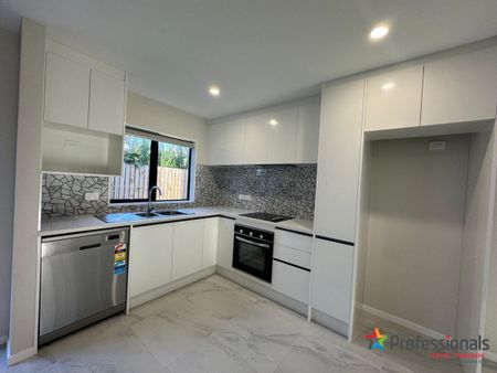 9D Avis Avenue, Papatoetoe, Manukau - Photo 2