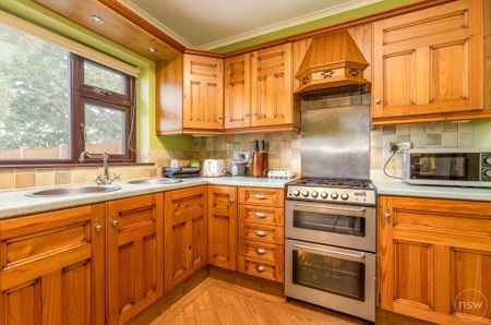 3 bedroom semi-detached house to rent - Photo 2