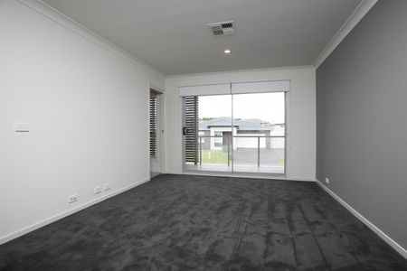 Spacious 4 Bedroom Home in Shell Cove - Photo 2