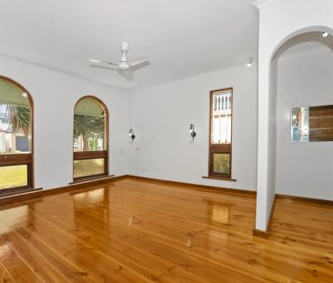 Beautiful Family Home with Solar System - Photo 5