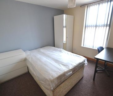 6 bedroom detached house to rent - Photo 5