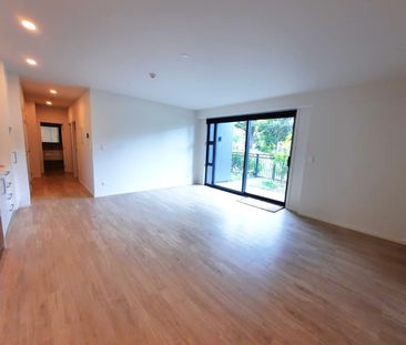 Immaculate and Convenient 2 bedroom Apartment - Photo 2