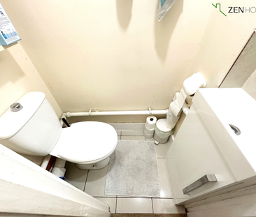 1 bedroom in a house share to rent - Photo 2