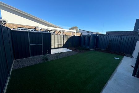 BRAND NEW 2 BEDROOM TOWNHOUSE - Photo 2