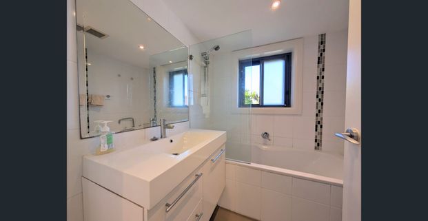 Renovated 3-Bedroom Apartment in Prime Cremorne Location - Photo 1