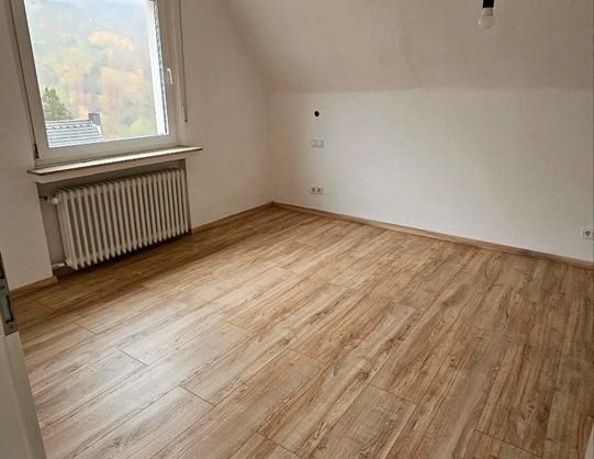 3,5 Zimmer-Wohnung mit Balkon, saniertem Bad und Gartenbenutzung - Foto 1