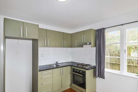 Three bedroom home in Greenlane! - Photo 5