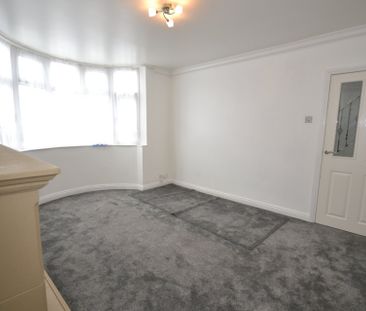 Salisbury Avenue, Styvechale, Coventry, West Midlands, CV3 5DB - Photo 2