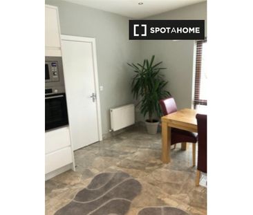 Spacious room in 3-bedroom apartment, Blanchardstown, Dublin - Photo 1