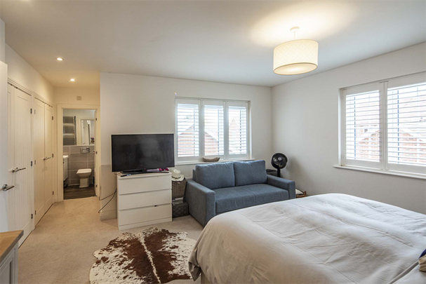 4 bedroom detached house to rent - Photo 1