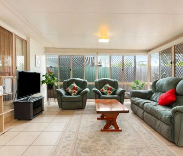 All-Season Family Retreat with Heated Pool & Dual Living – Walk to ... - Photo 2