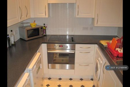 2 bedroom flat to rent - Photo 5