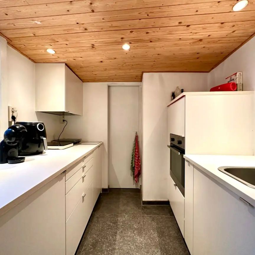 Gemeubelde rijwoning vlakbij Sint-Annarei - Photo 1