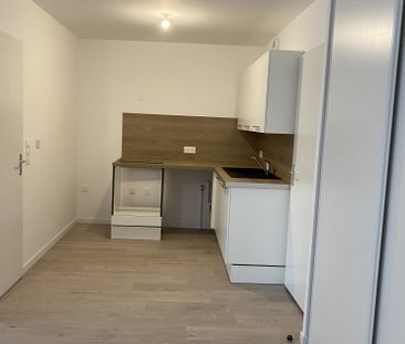 Location Appartement 2 pièces 45m² MAROMME 76150 - Photo 3