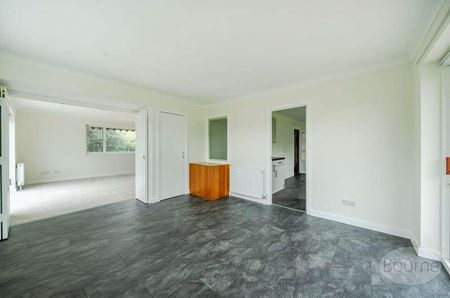 Haymeads Drive, Esher, Surrey, KT10 - Photo 5