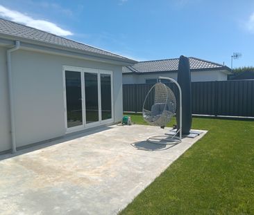 Meech Way, Frimley - Photo 4