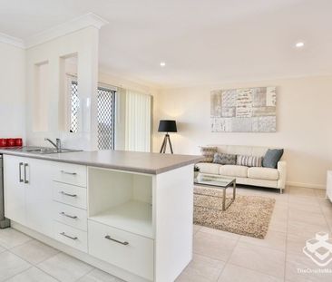 40 Hillary Drive, Townhouse - Photo 2