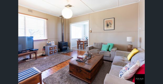 CHARMING WEATHERBOARD HOME WITH IMMACULATE GARDENS - Photo 1