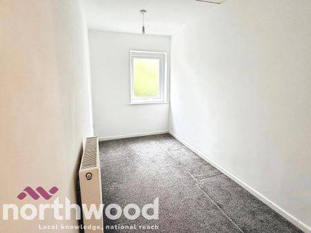 3 bedroom end of terrace house to rent - Photo 3