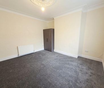 3 bedroom flat to rent - Photo 6