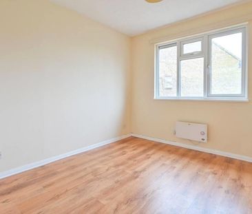 Elder Close, Guildford, Surrey, GU4 - Photo 3