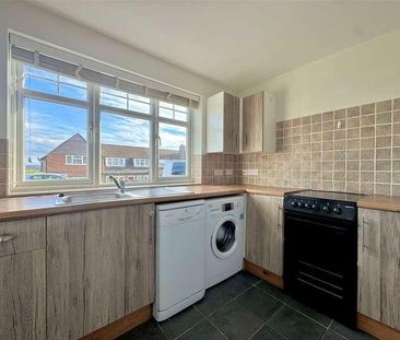 Hill View Road, Farnham, Surrey, GU9 - Photo 6