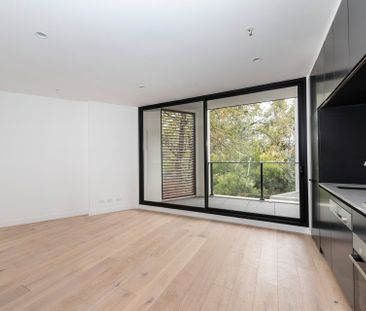 Modern and Central - Photo 1