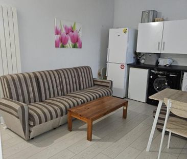 1 bedroom in a flat share to rent - Photo 1
