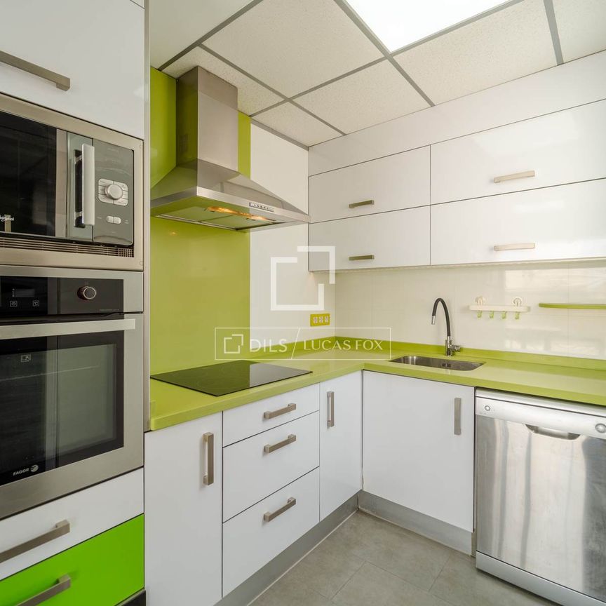 2 Bedroom penthouse with 50m² terrace for rent in Extramurs, Valencia - Photo 1