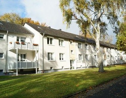 Schöne EG-Wohnung mit Balkon frei, ideal im Alter oder als kleine Familie! - Photo 1