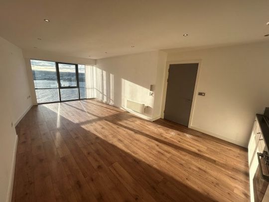 Alexandra Tower, L3 - Photo 1