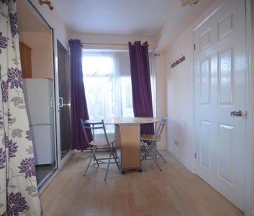 1 bedroom flat to rent - Photo 6
