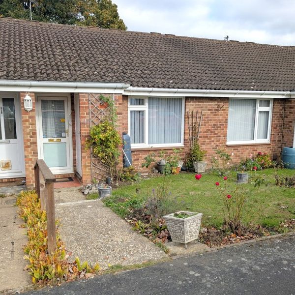 Kenton Way, Woking - 1 bedroomProperty for lettings - Seymours - Photo 1