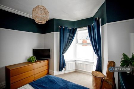 3 bedroom flat to rent - Photo 5